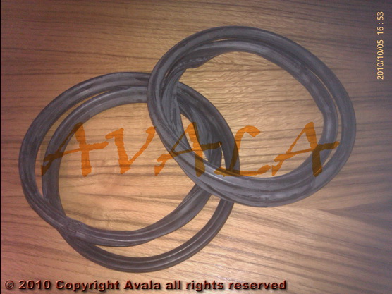 Rear side window gasket with grow for inserted trims pair *10804681*
