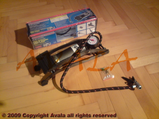 Fuss-Luftpumpe mit Druckmanometer *10901945*