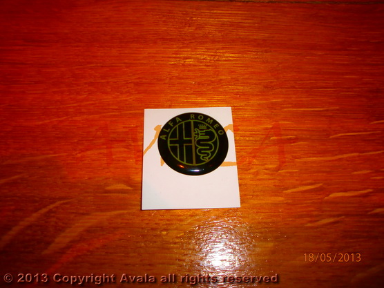 Stiker okrugli 30mm "Alfa Romeo" (crno-zeleni) *10902636*